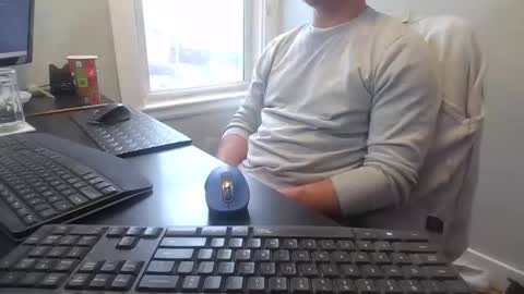 Snapshot of hoverday chatting on December 4, 2:15 pm hoverday online show from December 4, 2:15 pm