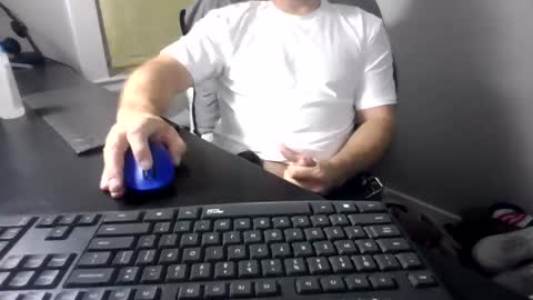 Snapshot of hoverday chatting on June 22, 2:24 am hoverday online show from June 22, 2:24 am