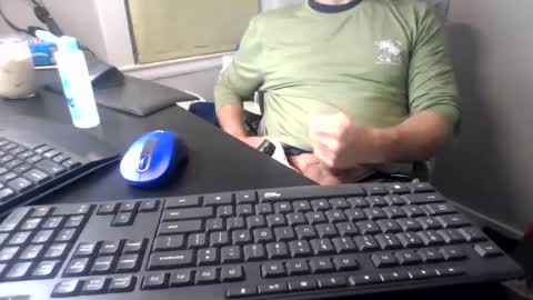 Snapshot of hoverday chatting on July 9, 5:11 am hoverday online show from July 9, 5:11 am