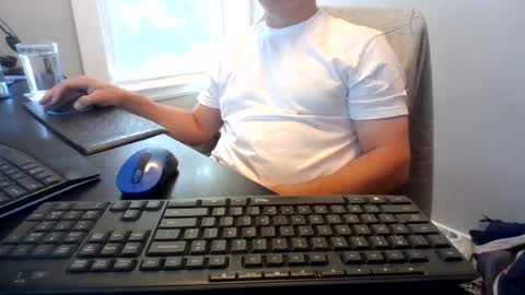 Snapshot of hoverday chatting on July 28, 1:21 pm hoverday online show from July 28, 1:21 pm