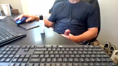 Snapshot of hoverday chatting on August 5, 1:36 pm hoverday online show from August 5, 1:36 pm