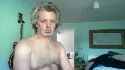 Snapshot of howlingatnothing chatting on October 1, 8:48 pm howlingatnothing online show from October 1, 8:48 pm