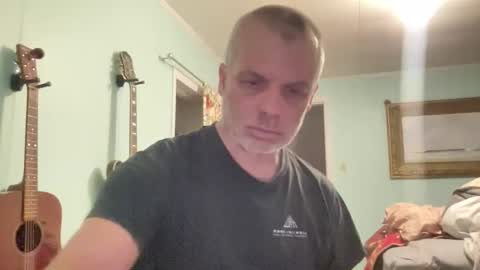 Snapshot of howlingatnothing chatting on March 15, 5:46 am howlingatnothing online show from March 15, 5:46 am