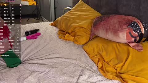 Elizabeth online show from December 24, 7:55 pm