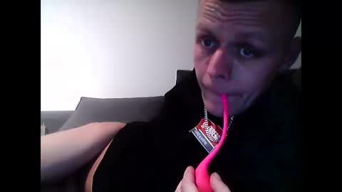 Snapshot of hubikush22 chatting on March 16, 6:01 pm hubikush22 online show from March 16, 6:01 pm