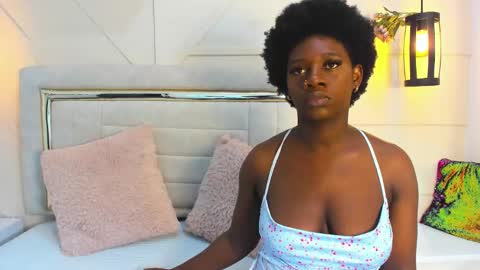 Snapshot of huddah_cam chatting on February 18, 11:44 am huddah online show from February 18, 11:44 am