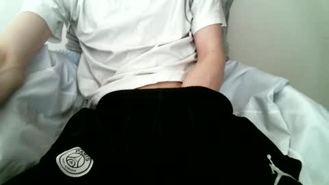 Snapshot of hug_me chatting on September 10, 11:43 am Keanu online show from September 10, 11:43 am