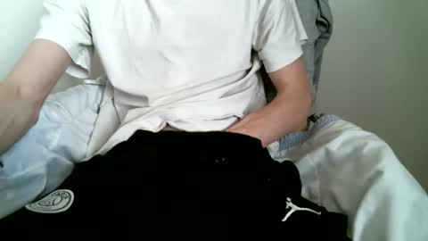 Snapshot of hug_me chatting on September 12, 12:27 pm Keanu online show from September 12, 12:27 pm