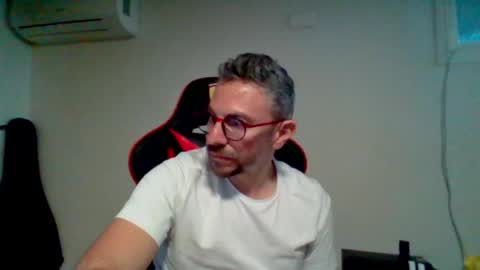 Snapshot of huge__cumshot chatting on April 4, 3:31 pm huge__cumshot online show from April 4, 3:31 pm