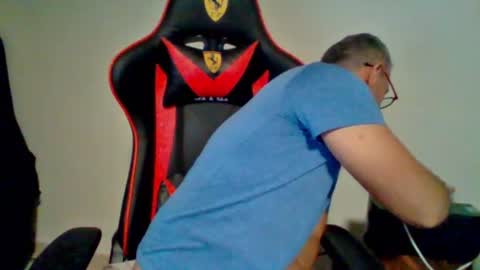 Snapshot of huge__cumshot chatting on July 13, 4:43 pm huge__cumshot online show from July 13, 4:43 pm
