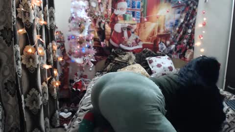 Snapshot of hugeassdevil chatting on December 28, 5:02 am hugeassdevil online show from December 28, 5:02 am