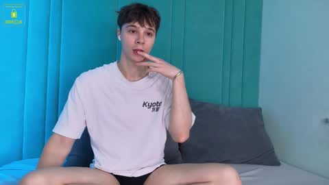 Snapshot of hugebangins_ chatting on September 27, 10:20 am ANTHONY online show from September 27, 10:20 am