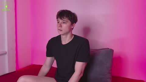 Snapshot of hugebangins_ chatting on October 18, 4:59 am ANTHONY online show from October 18, 4:59 am