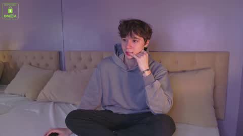 Snapshot of hugebangins_ chatting on November 23, 4:45 am ANTHONY online show from November 23, 4:45 am