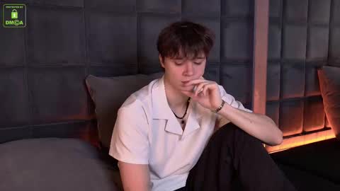 Snapshot of hugebangins_ chatting on November 26, 10:27 am ANTHONY online show from November 26, 10:27 am