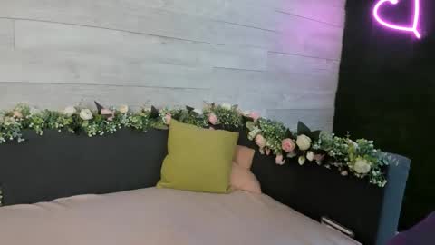 Erin online show from January 28, 7:32 am