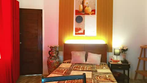 nathalie online show from November 6, 8:15 am