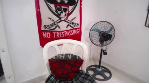 Snapshot of hugedaneska chatting on December 22, 7:10 pm Danezka online show from December 22, 7:10 pm