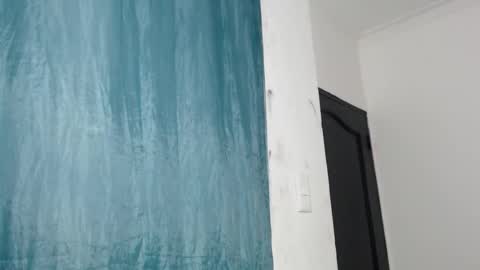 Snapshot of hugedaneska chatting on December 17, 3:01 am Danezka online show from December 17, 3:01 am