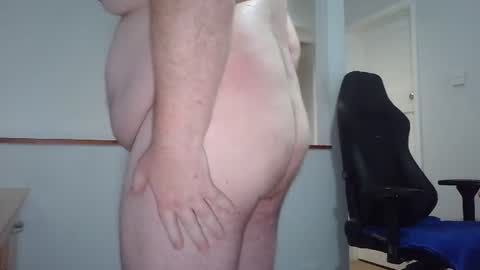 Snapshot of huggie_bear69 chatting on June 26, 9:14 am Huggie Bear online show from June 26, 9:14 am