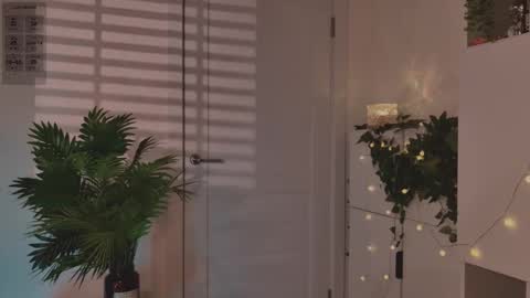 Snapshot of hugme_ chatting on January 18, 6:12 pm Mika online show from January 18, 6:12 pm