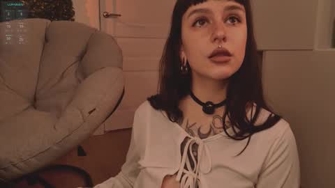 Snapshot of hugme_ chatting on February 5, 3:27 pm Mika online show from February 5, 3:27 pm