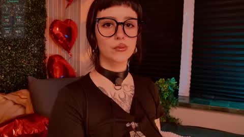 Snapshot of hugme_ chatting on February 15, 5:42 pm Mika online show from February 15, 5:42 pm