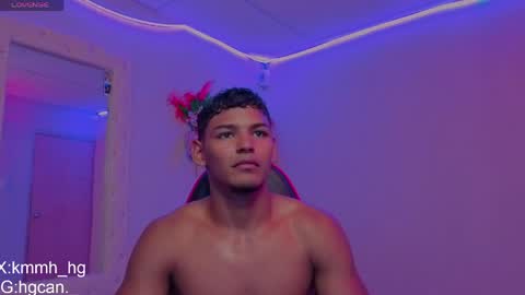Snapshot of hugo_cano chatting on May 15, 10:28 pm Hugo Cano online show from May 15, 10:28 pm