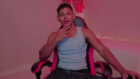 Snapshot of hugo_cano chatting on May 31, 2:09 am Hugo Cano online show from May 31, 2:09 am