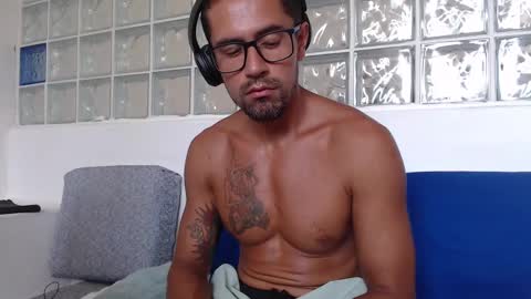 Snapshot of hugoanzola chatting on February 28, 8:07 pm Colombian Milkman online show from February 28, 8:07 pm