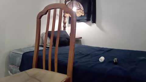 Snapshot of hugobergeron chatting on February 12, 5:46 am HugoBergeron82 online show from February 12, 5:46 am