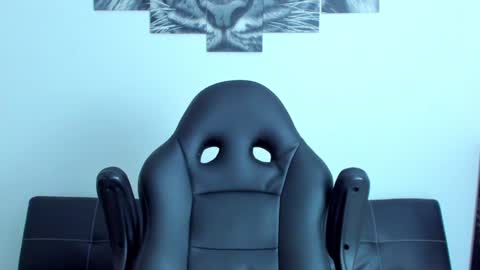 Snapshot of humber_eli chatting on February 8, 12:49 am Eli online show from February 8, 12:49 am