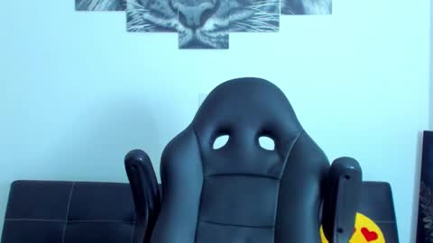 Snapshot of humber_eli chatting on February 25, 2:58 am Eli online show from February 25, 2:58 am