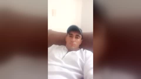 Snapshot of humbertozb chatting on July 13, 12:13 am humbertozb online show from July 13, 12:13 am