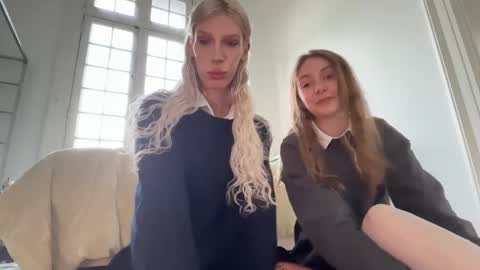 Alice help me reach 100 likes  online show from April 25, 2:25 pm