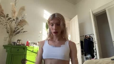 Alice help me reach 100 likes  online show from April 29, 7:31 pm