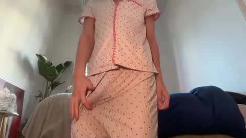 Alice help me reach 100 likes  online show from July 29, 11:52 am