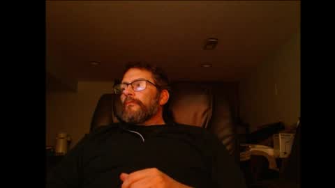Snapshot of hunglonelyguy chatting on April 28, 2:38 am LonelyGuy online show from April 28, 2:38 am