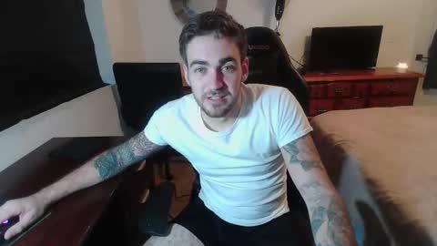 Snapshot of hungmtnman2256 chatting on February 14, 11:51 am hungmtnman2256 online show from February 14, 11:51 am