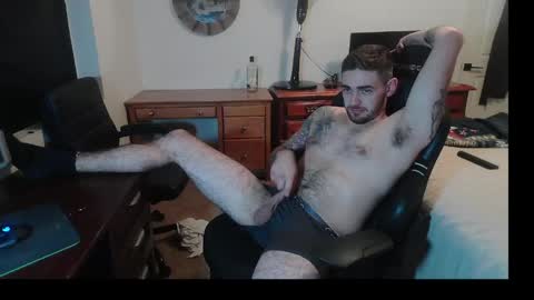 Snapshot of hungmtnman2256 chatting on February 26, 3:38 am hungmtnman2256 online show from February 26, 3:38 am