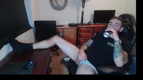 Snapshot of hungmtnman2256 chatting on March 15, 5:02 am hungmtnman2256 online show from March 15, 5:02 am