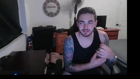 Snapshot of hungmtnman2256 chatting on March 20, 4:06 am hungmtnman2256 online show from March 20, 4:06 am