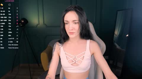 Snapshot of hungry_kitty66 chatting on October 3, 6:43 am Kitty online show from October 3, 6:43 am