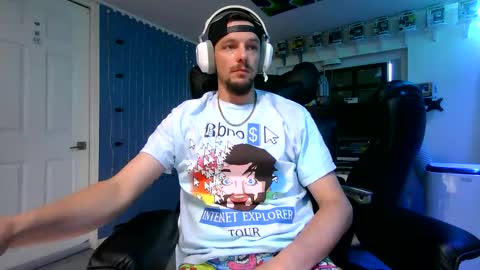 hungtxcock92 online show from April 18, 3:38 pm