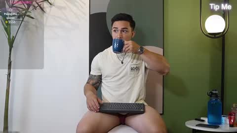 Snapshot of hunk_ryan chatting on February 14, 11:42 am hunk_ryan online show from February 14, 11:42 am