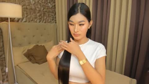 hunkhomerontop online show from November 24, 8:25 am