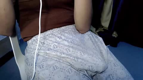 hunkyzeus online show from December 24, 6:44 am