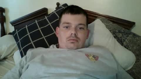 Snapshot of huntdog1221 chatting on June 19, 7:39 pm huntdog1221 online show from June 19, 7:39 pm