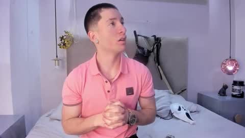 hunterheat_ online show from November 1, 11:45 am