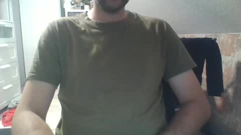 Snapshot of hunting_007 chatting on May 3, 8:15 pm hunting_007 online show from May 3, 8:15 pm